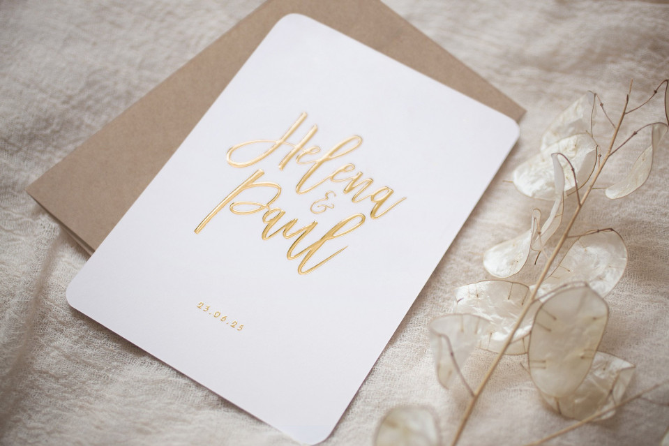trouwuitnodiging met gouden folie
