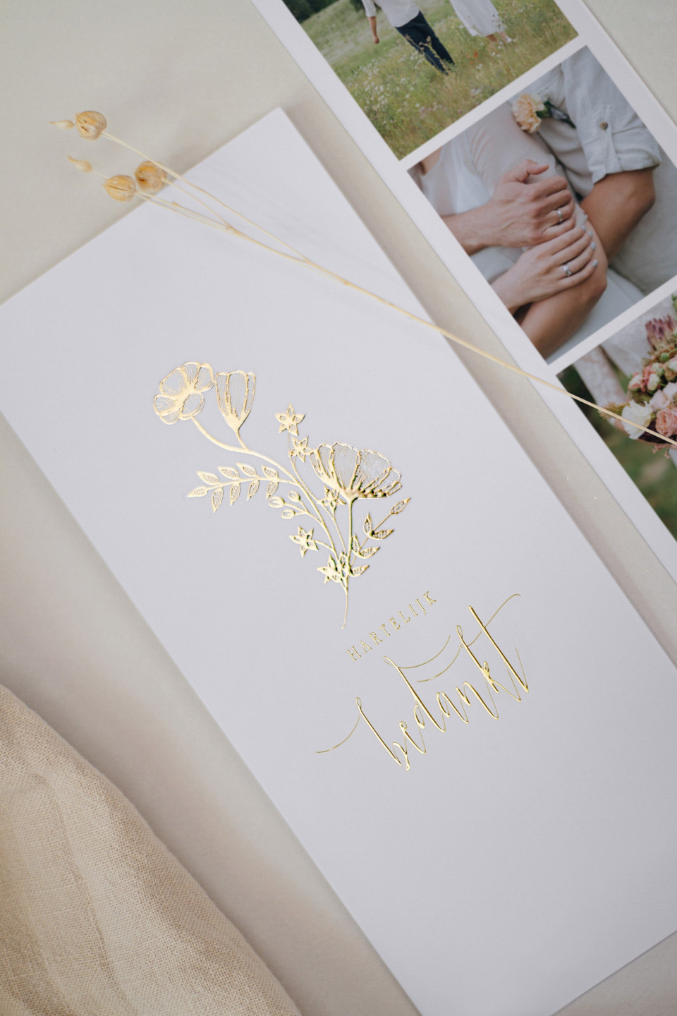 trouwuitnodiging met gouden folie