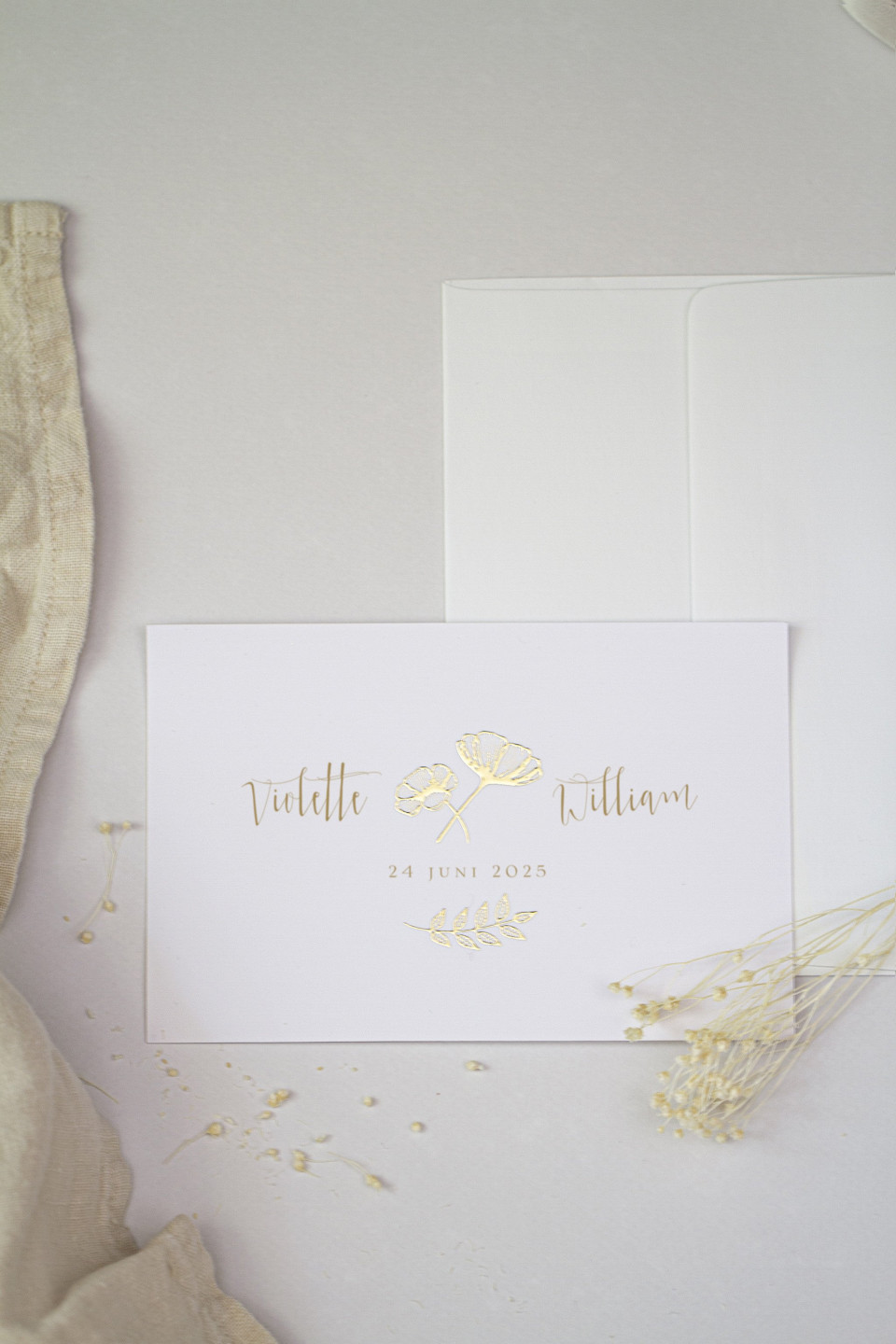 trouwuitnodiging met gouden folie