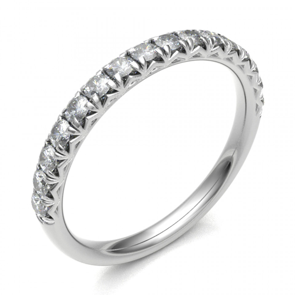 een eternity ring in witgoud