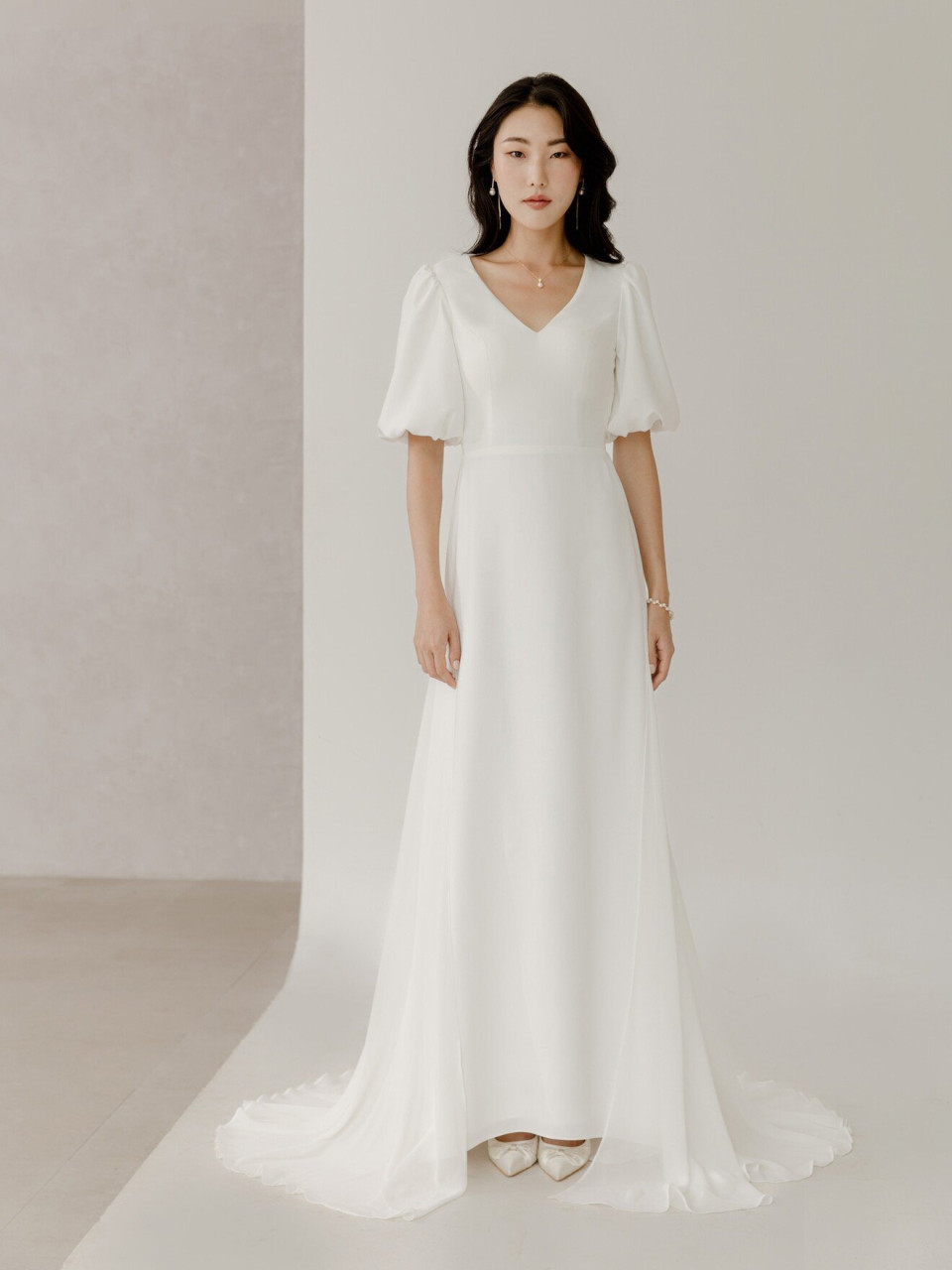 Trouwjurk van White Cherry Hamburg - Moderne und minimalistische Brautkleider overzicht