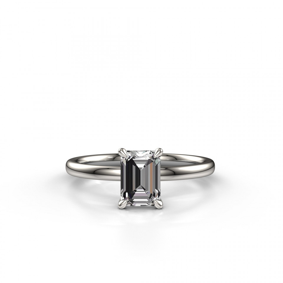 een smaragdgeslepen diamanten verlovingsring