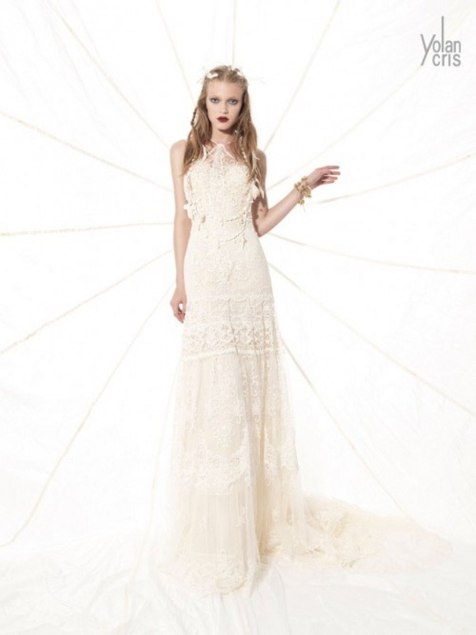 een mooie vrouw in een trouwjurk