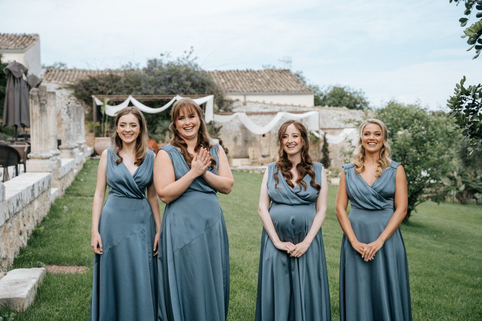 Who Pays for Bridesmaid Dresses? Etiquette and Costs Explained