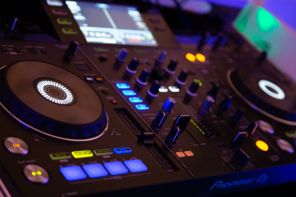 Muziek van Bazinga Events details