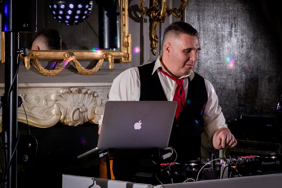 Muziek boeken bij DJ Show Illusion