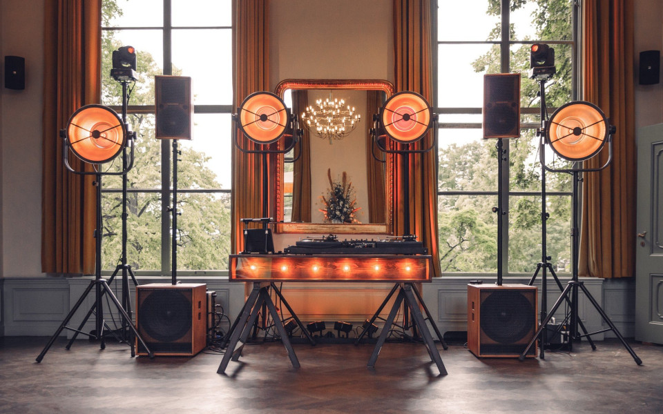 Muziek boeken bij DJ te Huur