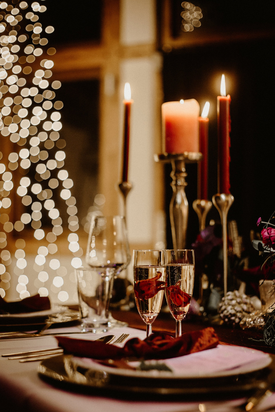 Winterlich-weihnachtliche Hochzeitsdekoration