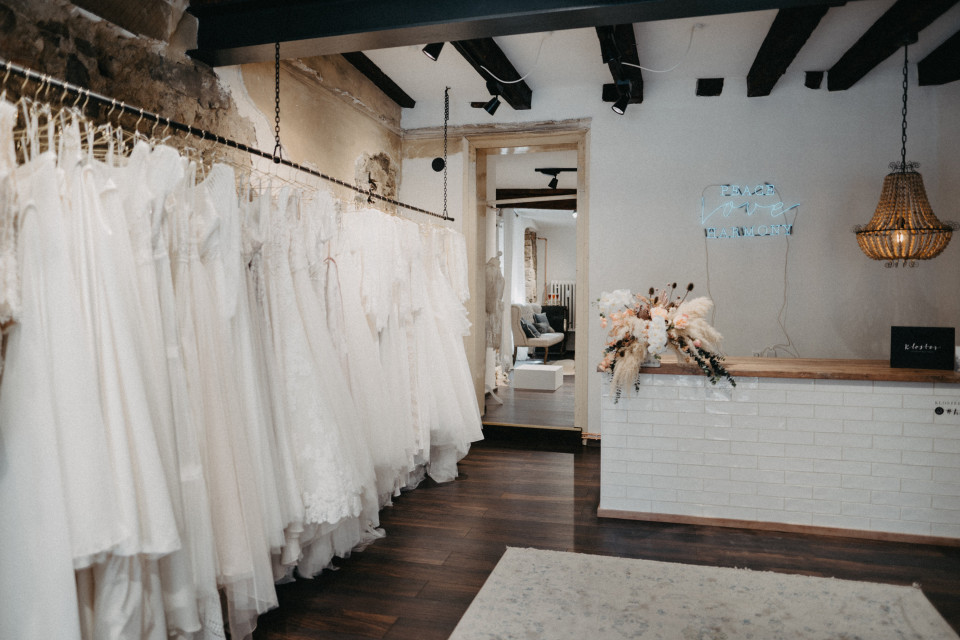 Trouwjurk van KLOSTER Festfein Boutique impressie 2