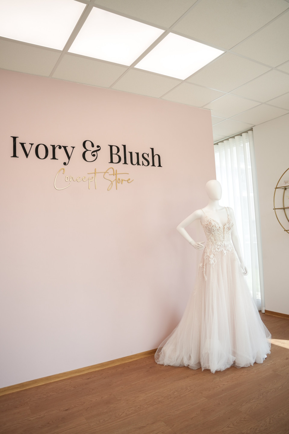 Trouwjurk van Ivory &amp; Blush - Brautmode Aalen impressie 3