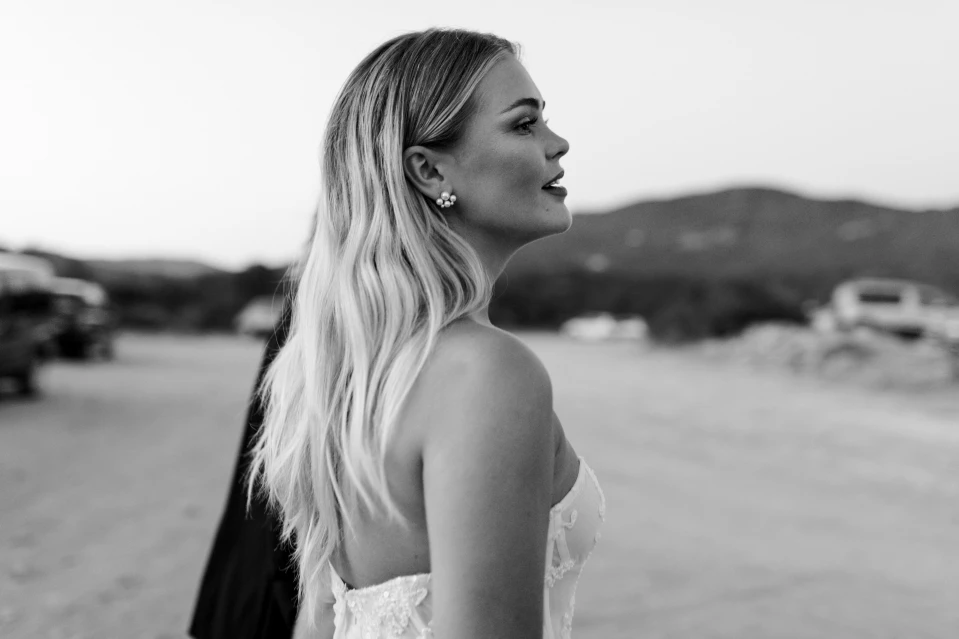 Un guide des essentiels: 12 Accessoires de cheveux d’exception pour couronner votre style.