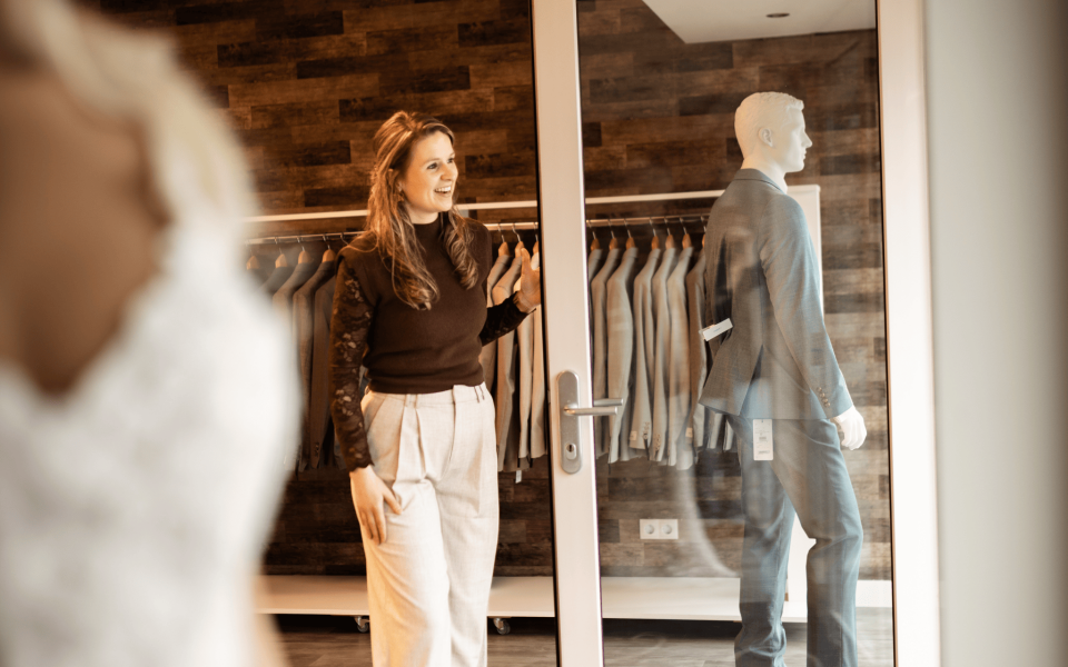 Trouwjurk passen bij D-Dreams Bruidsmode