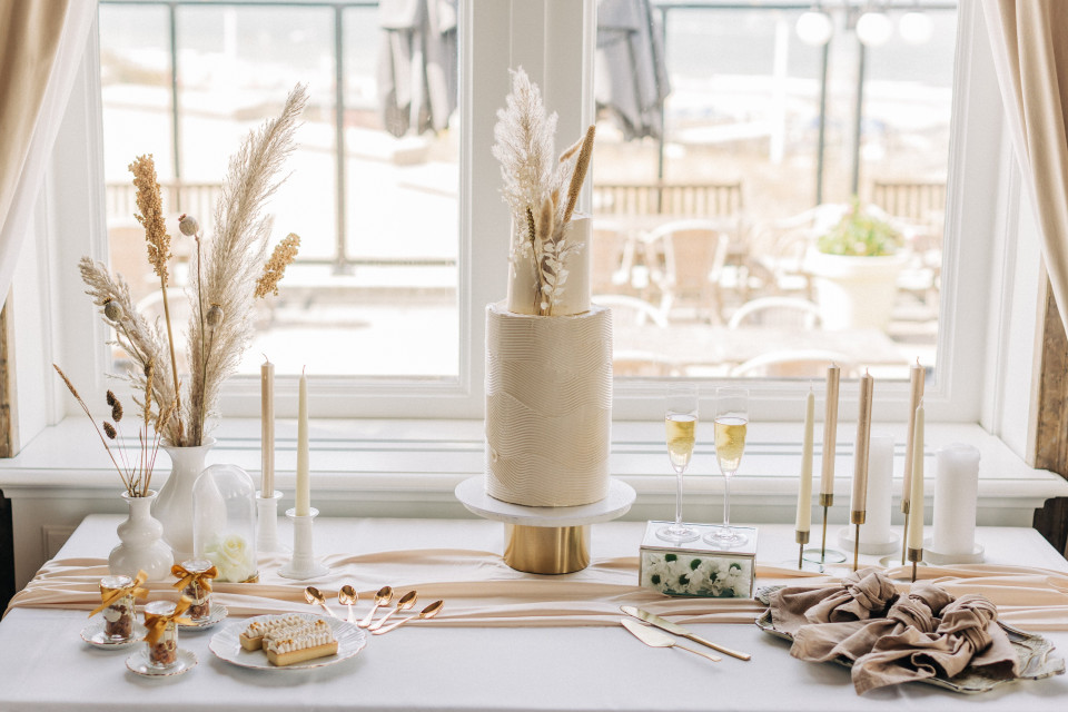 Hochzeitstorte Schlicht | So elegant sind schlichte und minimalistische Torten für eure Traumhochzeit