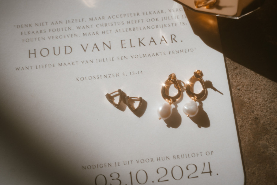 Gouden oorbellen met parels