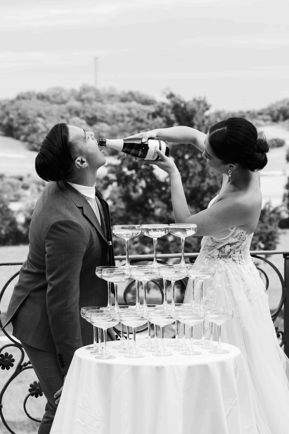 Wedding Champagne Guide: Toasts, Bubbles All Night, Budget Alternatives, and Whether You Need It at All