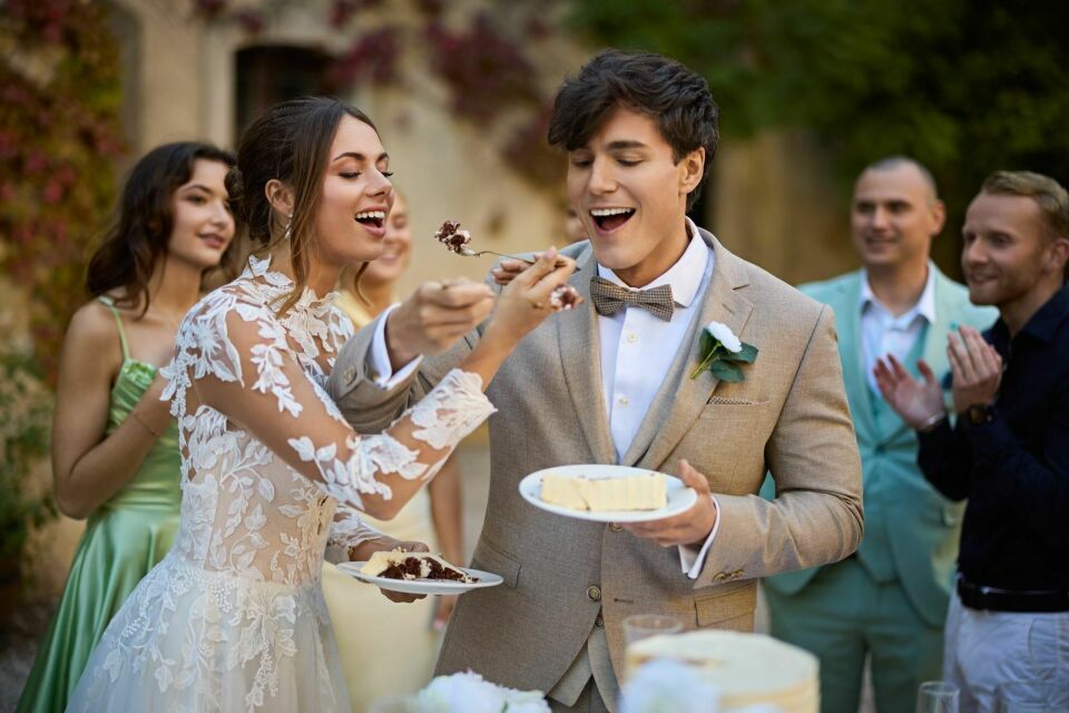 Trouwjurk passen bij Bruidskleding Promesa