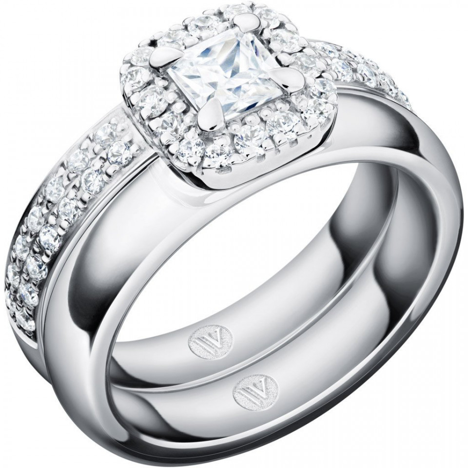 een witgouden verlovingsring met een princess geslepen diamant