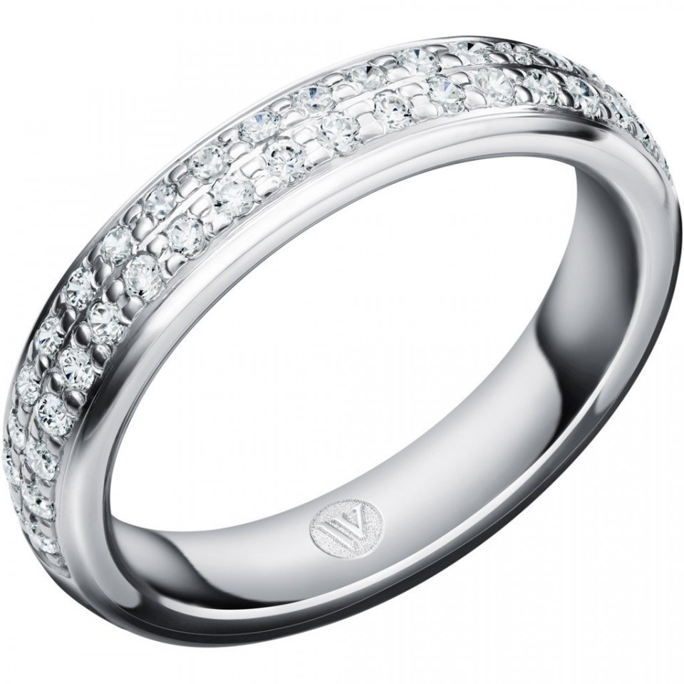 een diamanten trouwband met een ronde zetting