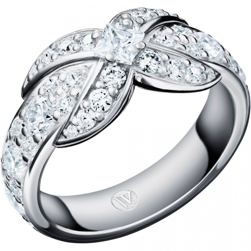 een diamanten ring met een gedraaid ontwerp