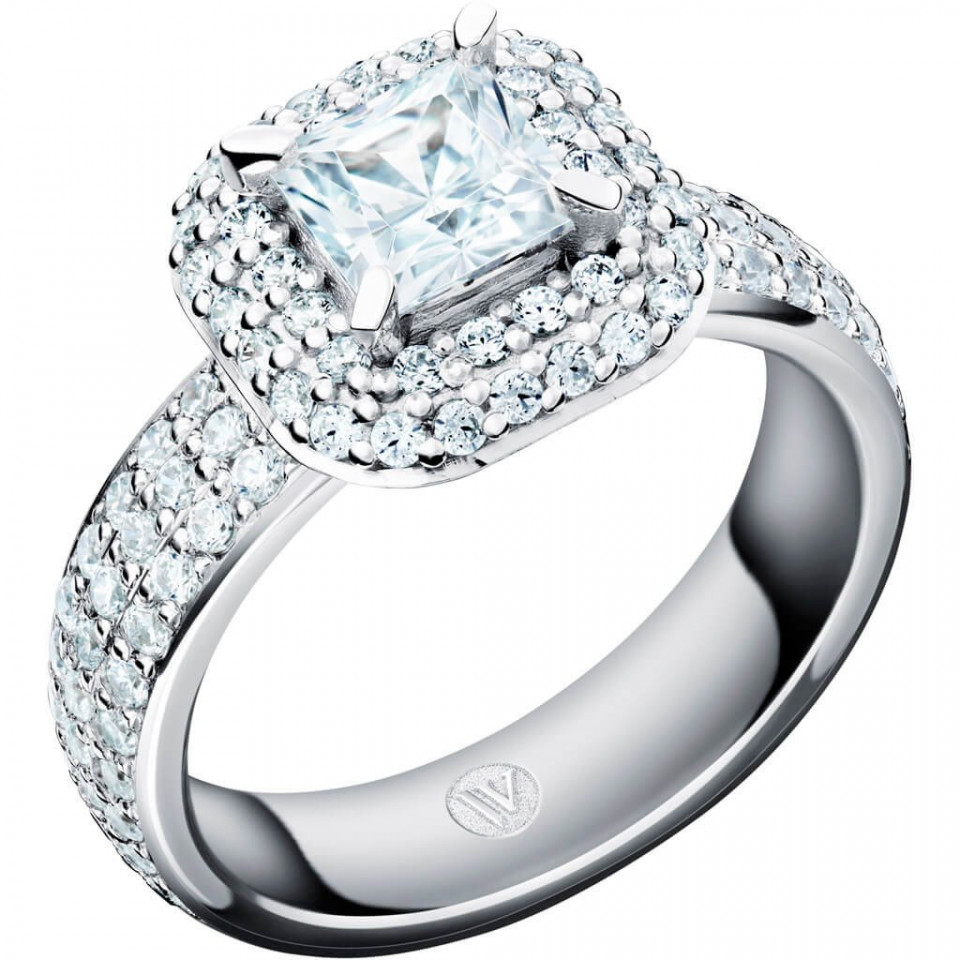 een princess geslepen diamanten verlovingsring