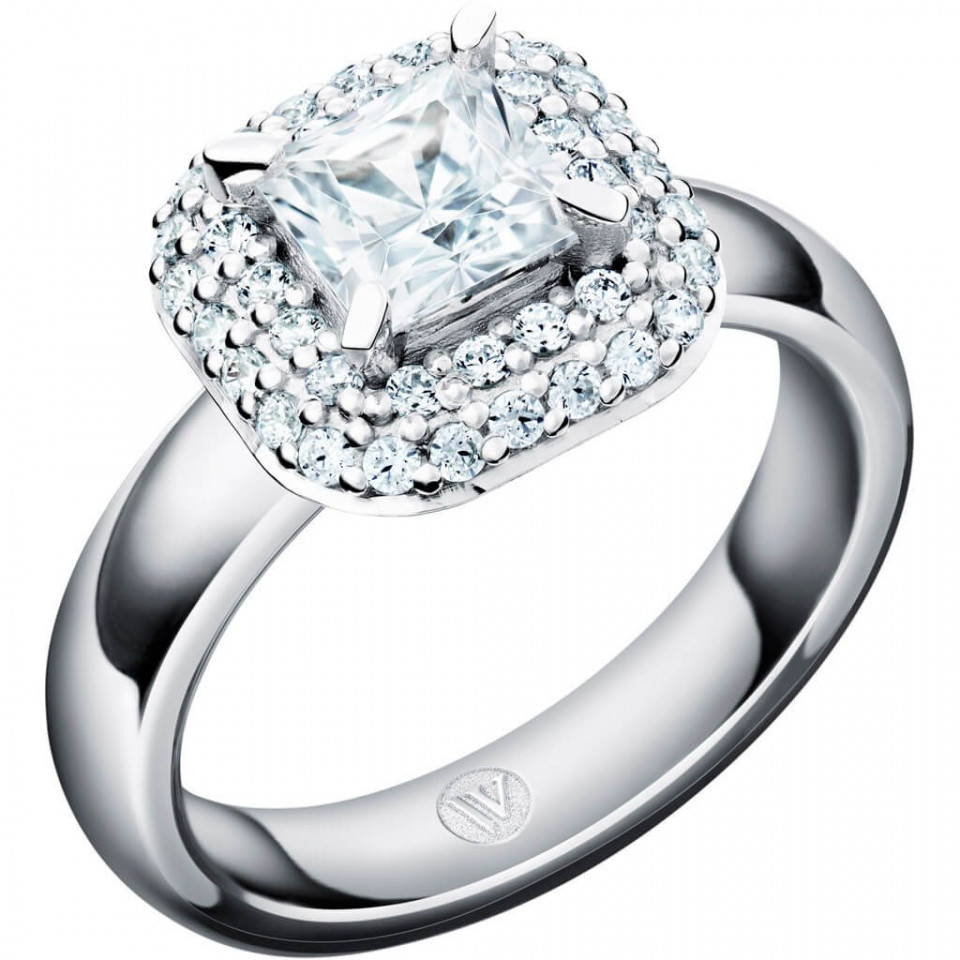 een princess geslepen diamanten verlovingsring