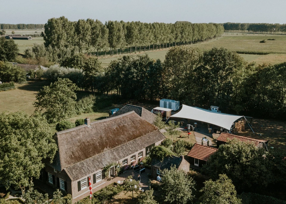 Trouwen in een tent | Je bruiloft buiten vieren in een tent doe je zo!