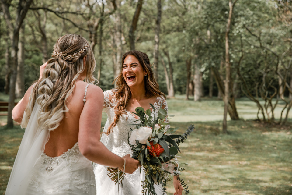 First Look vs. Traditional Reveal: Which One Is Right for Your Wedding?