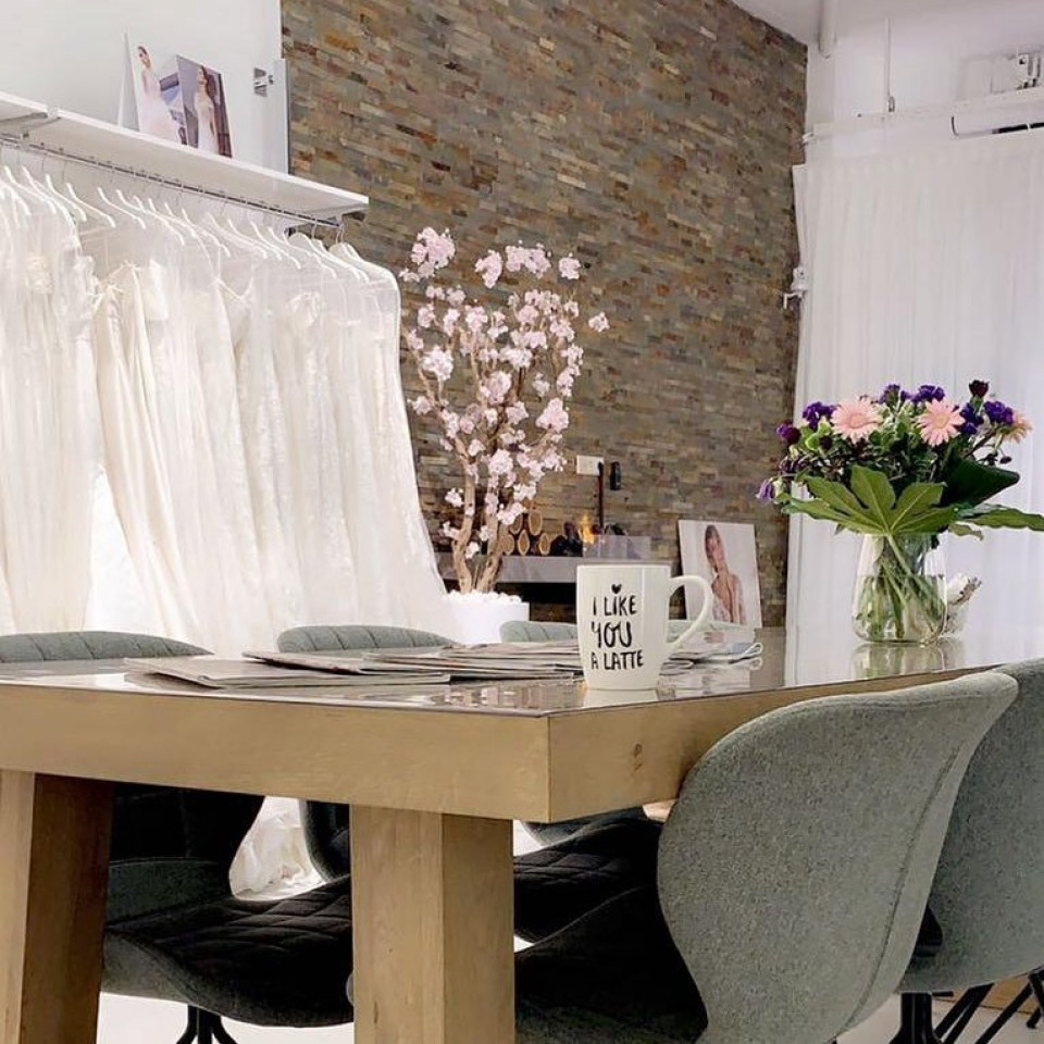 Trouwjurk passen bij Sara&#039;s bridal