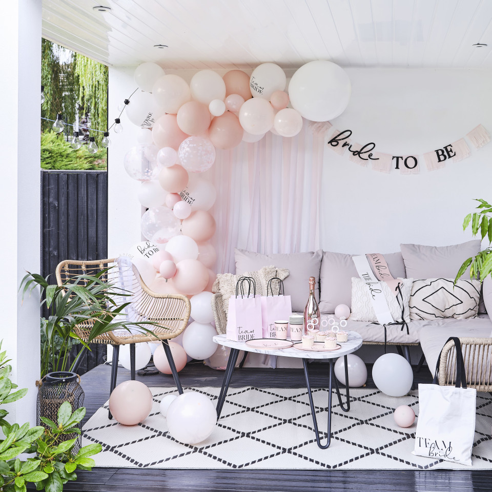 Junggesellinnenabschied für die schwangere Braut