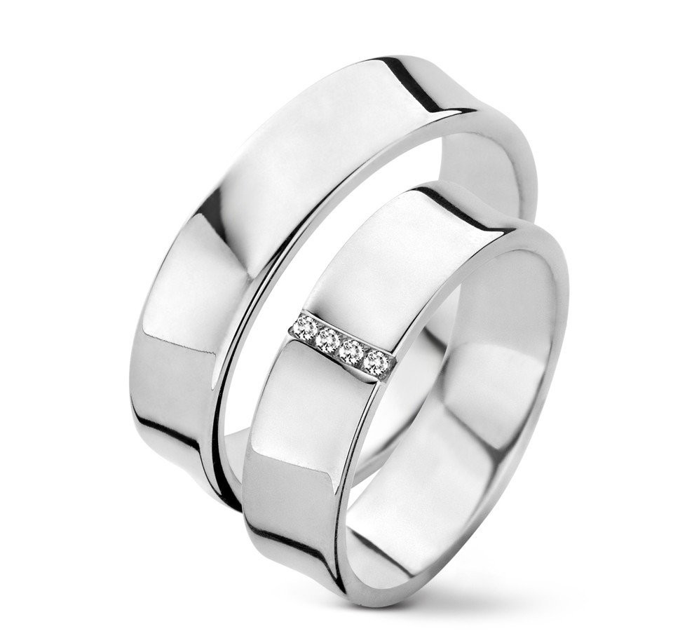 twee trouwringen met diamanten in witgoud