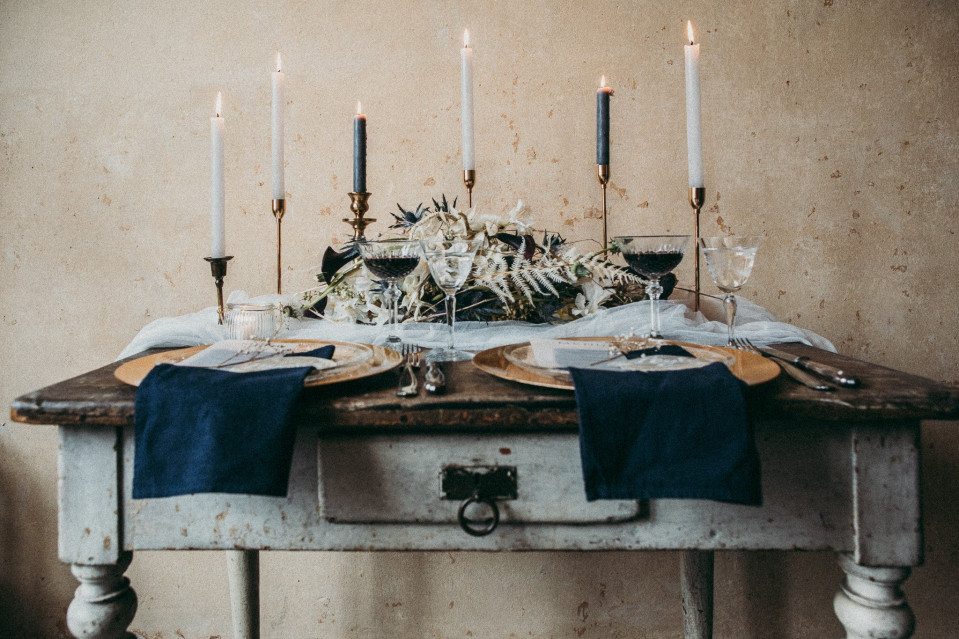 Hochzeitsblumen in kühlen blau und creme Tönen