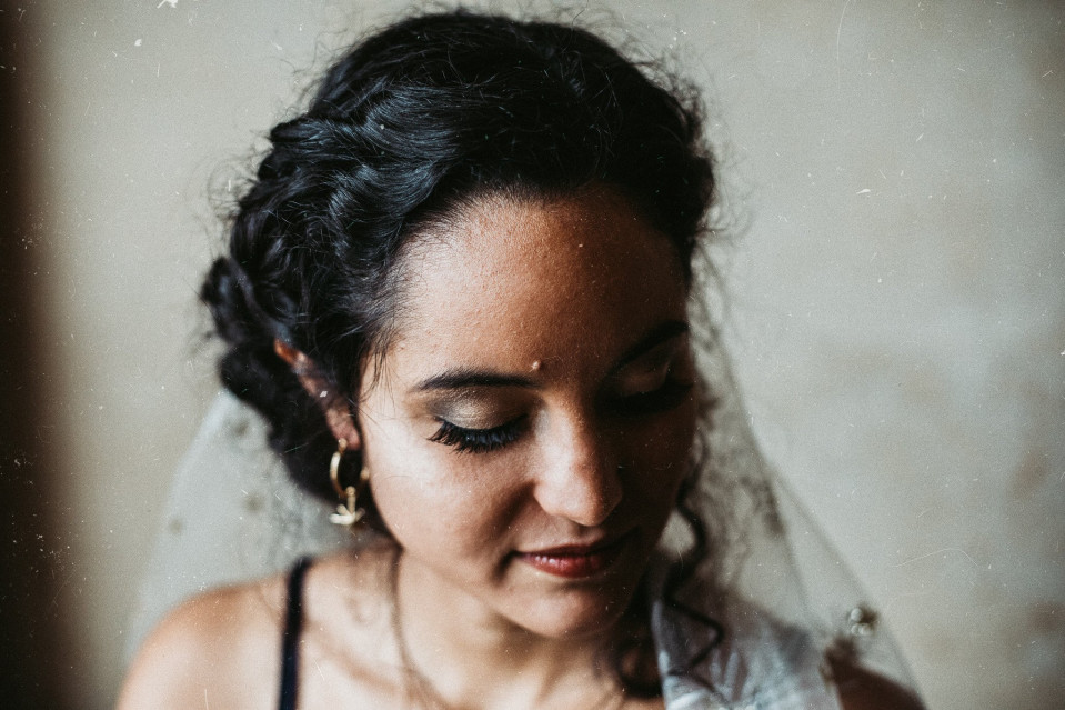 Braut Make-Up in dunklen Tönen