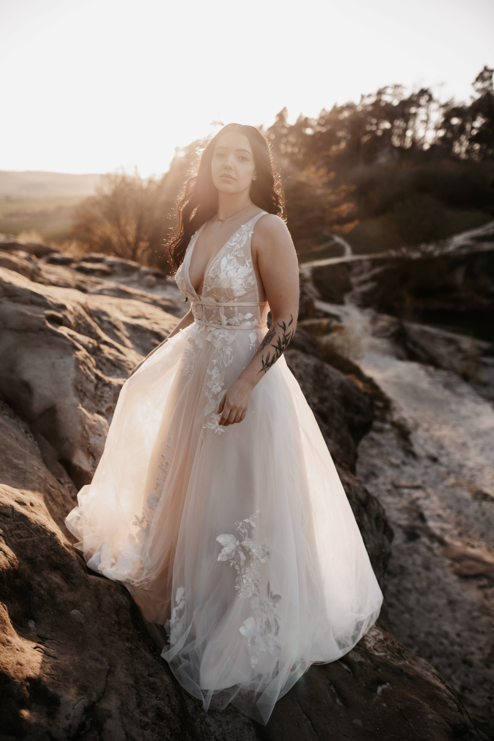 Trouwjurk van LÉNAIA Bridal - Online Braut Boutique impressie 4