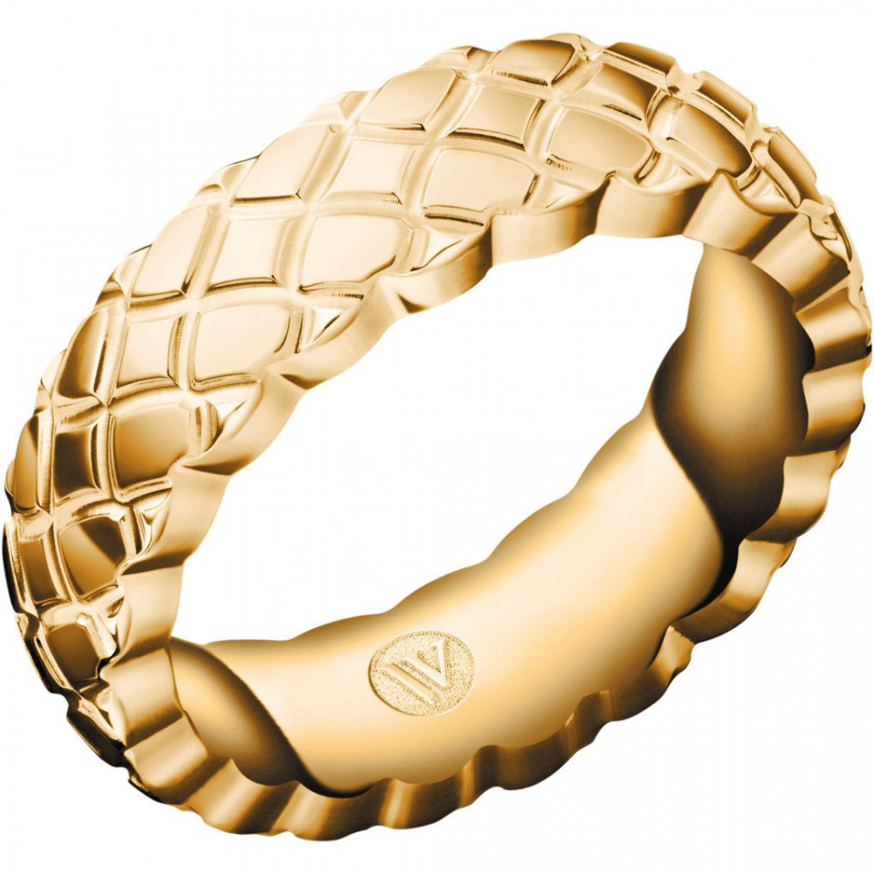 een gouden ring met een gevlochten ontwerp