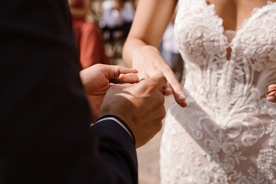 Wedding Ring Metals: Gold, Platinum & More