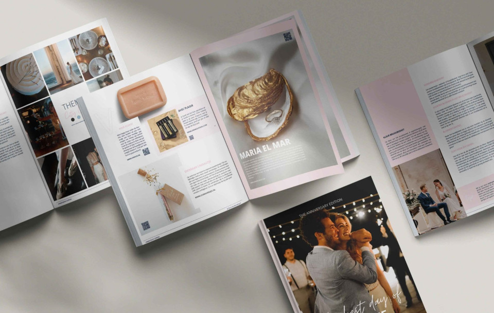 een tijdschrift met een foto van een bruidspaar