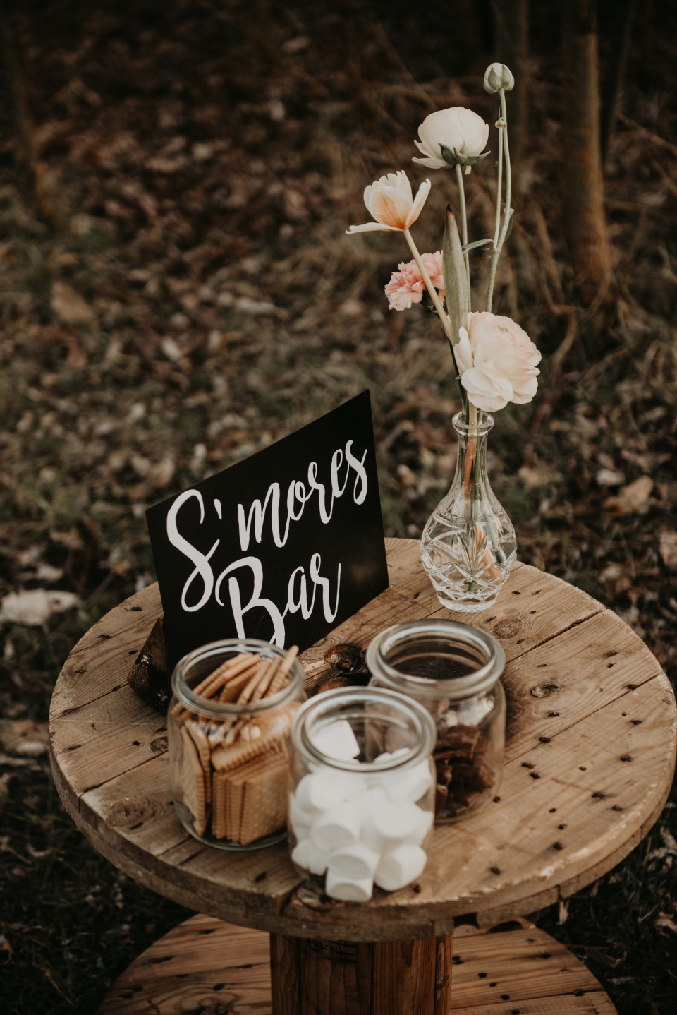 S'mores Bar at Weddings: Fire Pits, DIY Stations, and the Ultimate Outdoor Dessert Experience