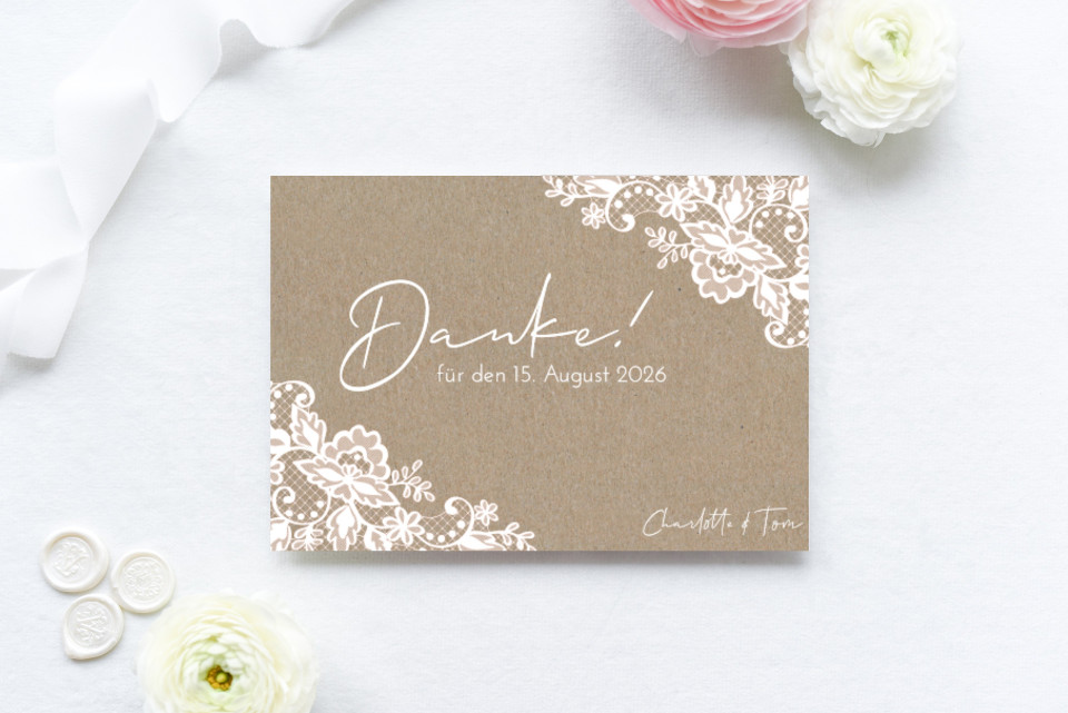 Danksagungskarte aus Kraftpapier mit weißer Spitze