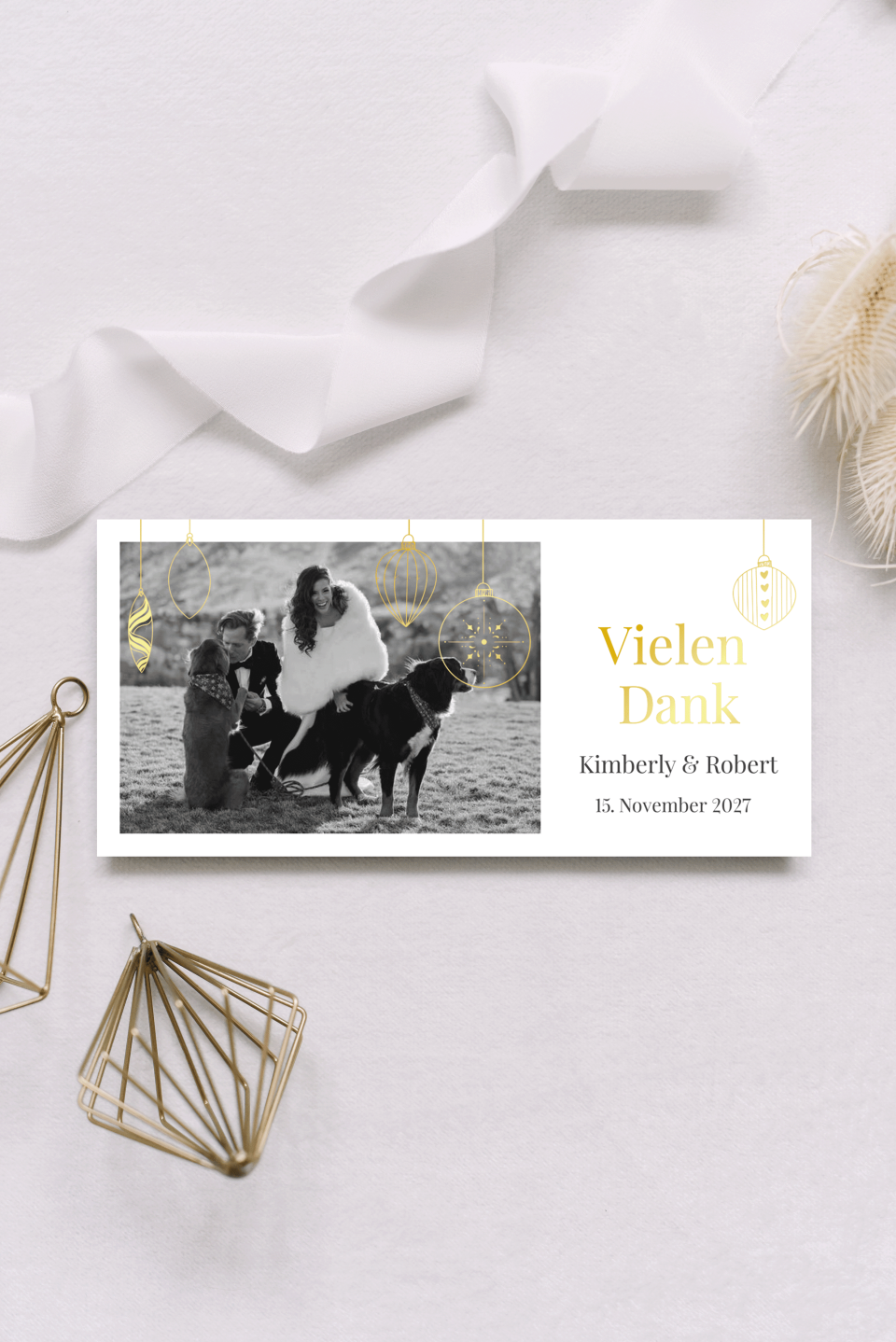Veredelte Foto-Dankeskarte zur Hochzeit mit Christbaumkugeln in gold