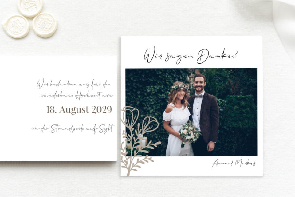 Minimalistische Danksagungskarte mit beigefarbener Blume