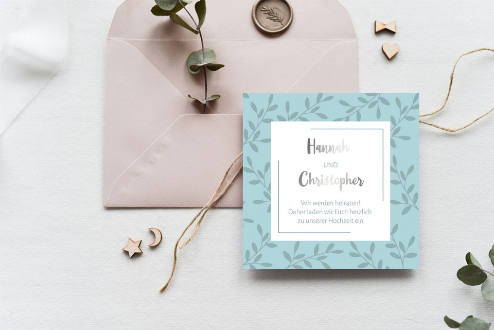 Greenery Einladungskarte für das Standesamt in blau mit Silber Zweigen