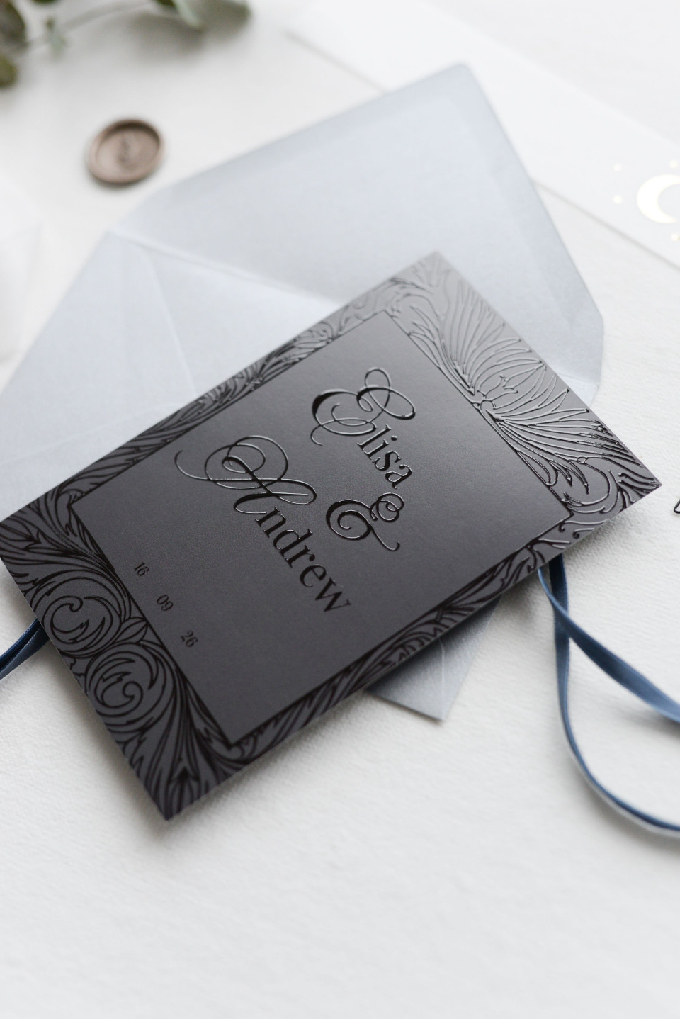 Veredelte Einladung zur Hochzeit mit Muster und Folie in schwarz