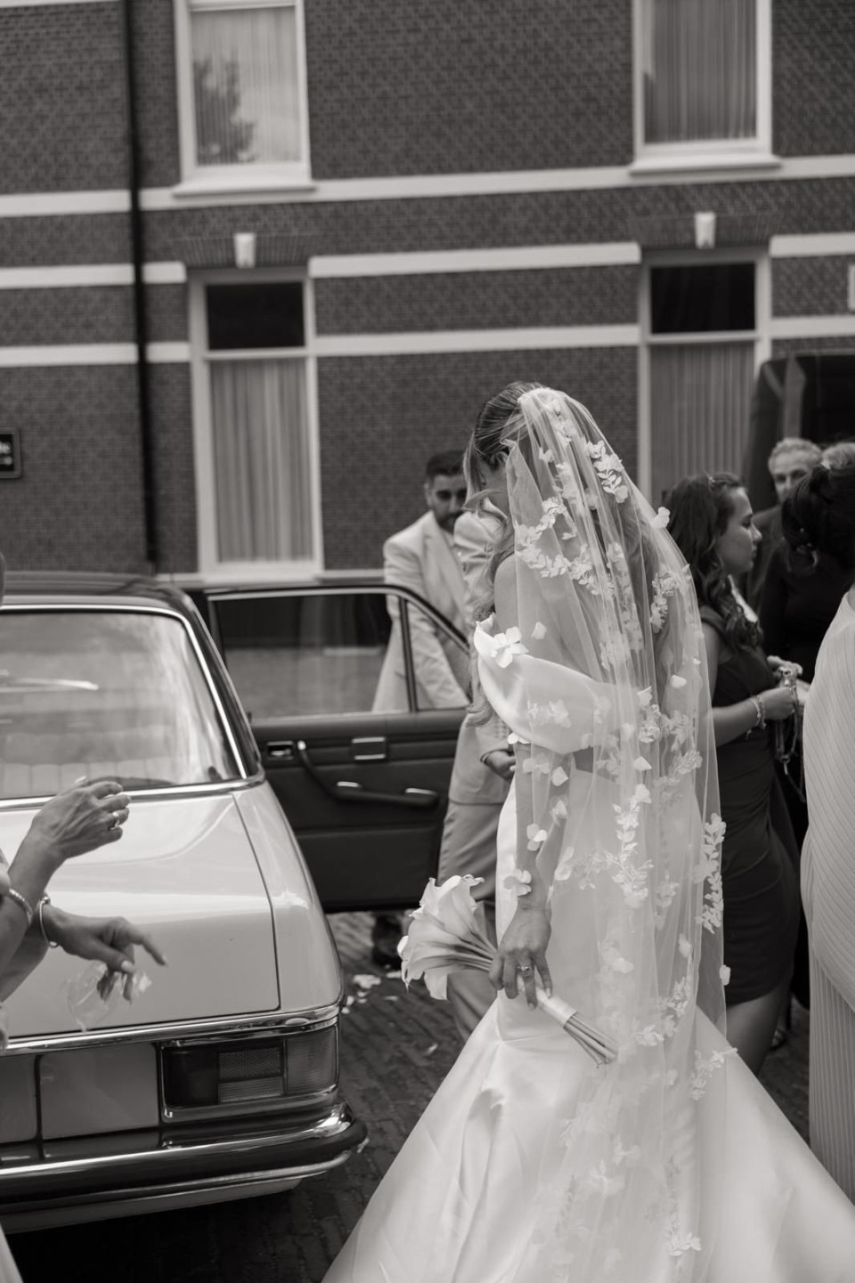 Trouwjurk passen bij Dress By Estelle