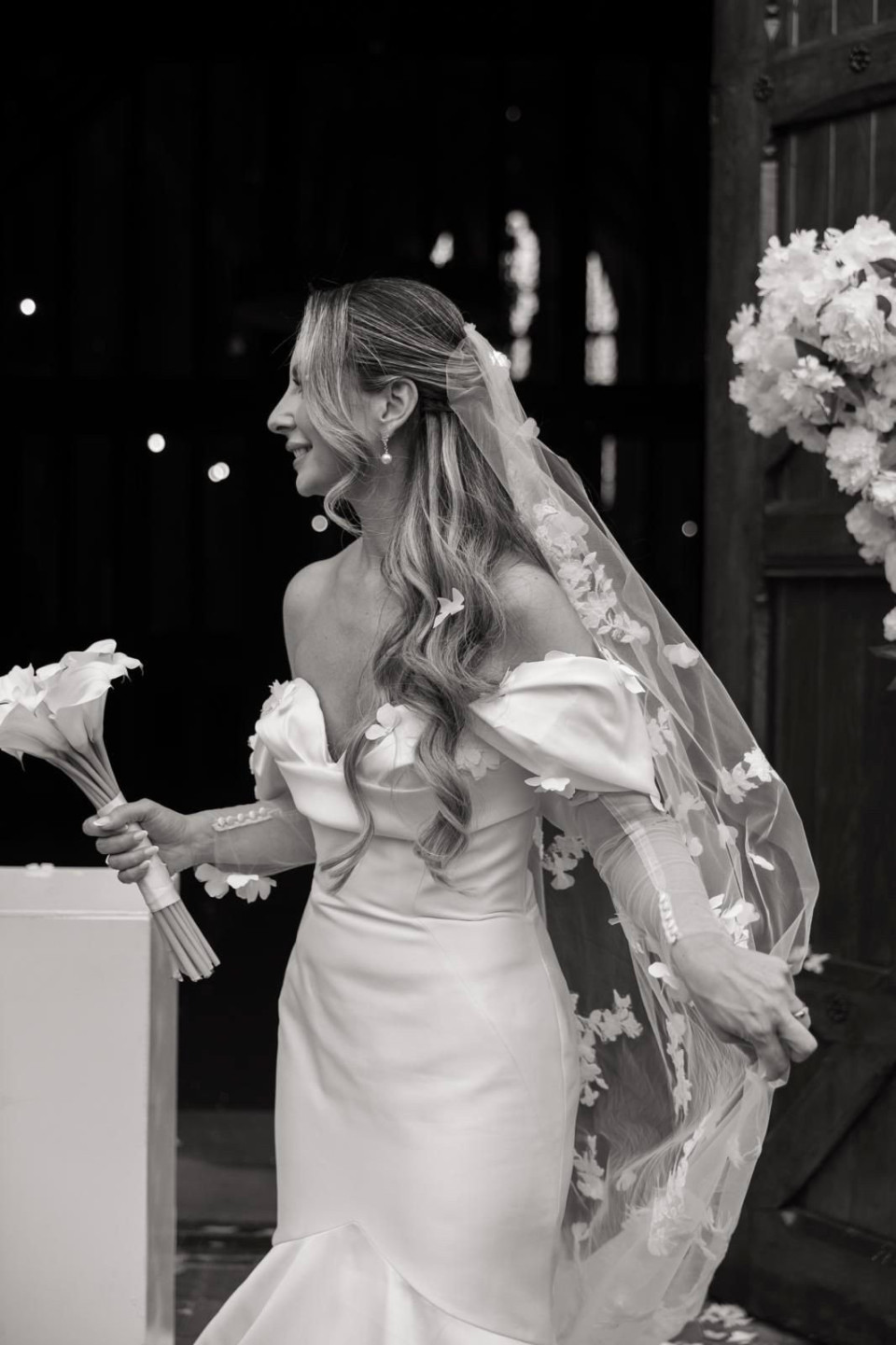 Trouwjurk van Dress By Estelle details