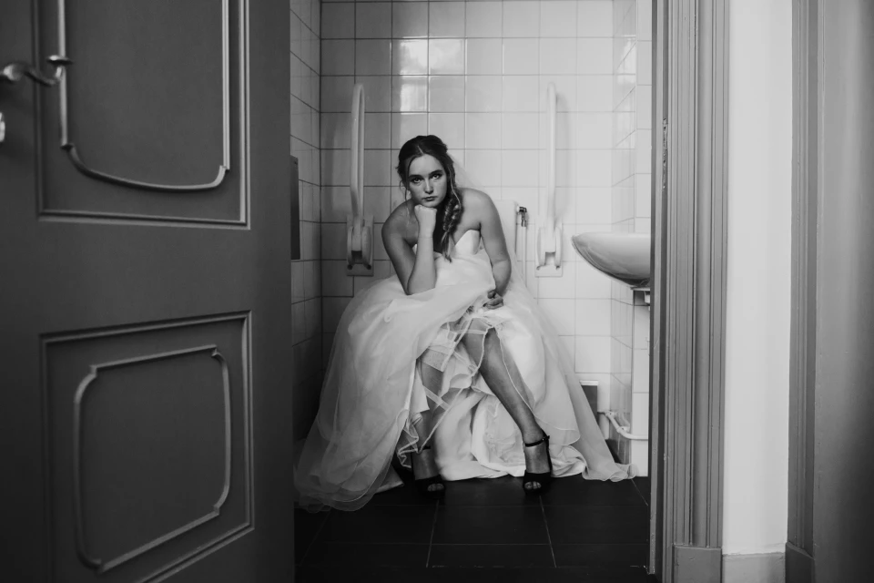 Mit dem Brautkleid auf die Toilette gehen - wie macht man das?