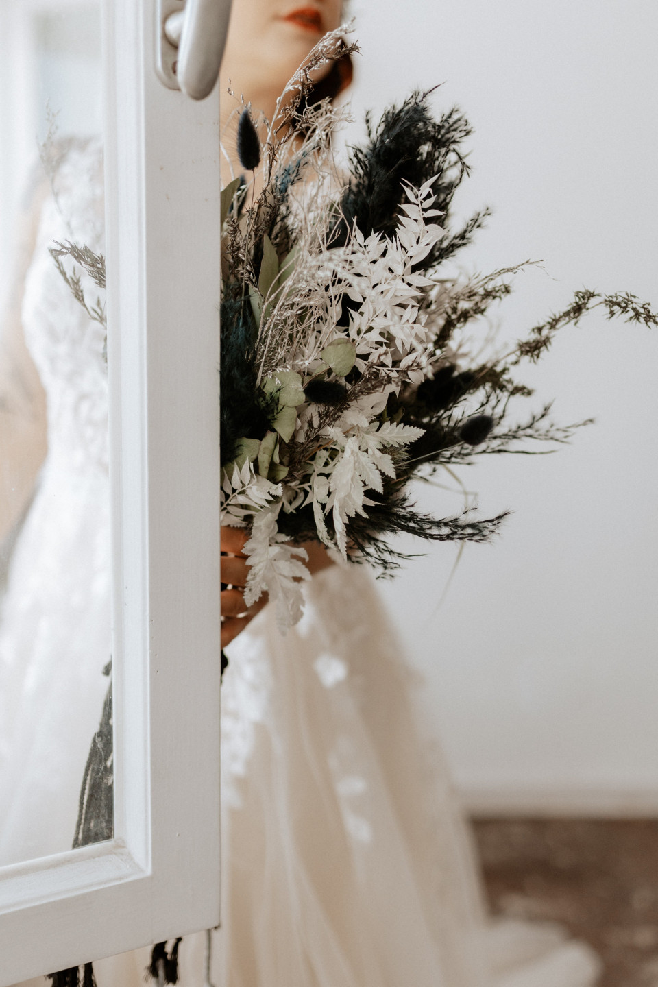 Brautstrauß in dunklen Farben