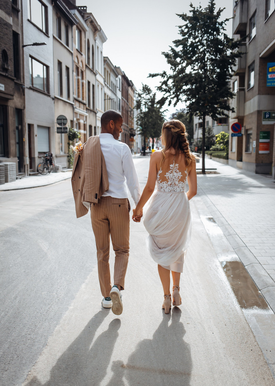 Best Wedding Photo Poses for Couples: Natural, Romantic, and Fun Ideas for Every Moment