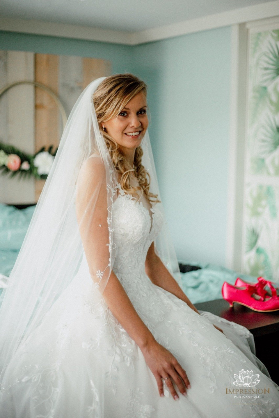 Bruidskapsel door Bruidsstyliste Linda Zandee - Visagie & Hairstyling overzicht