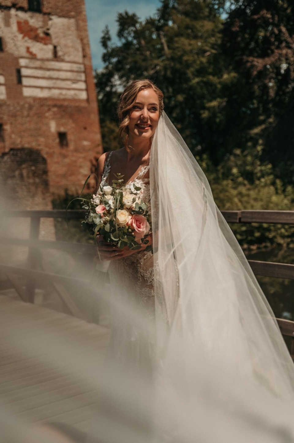 Bruidskapsel door Sk Haar and Make-up impressie 3