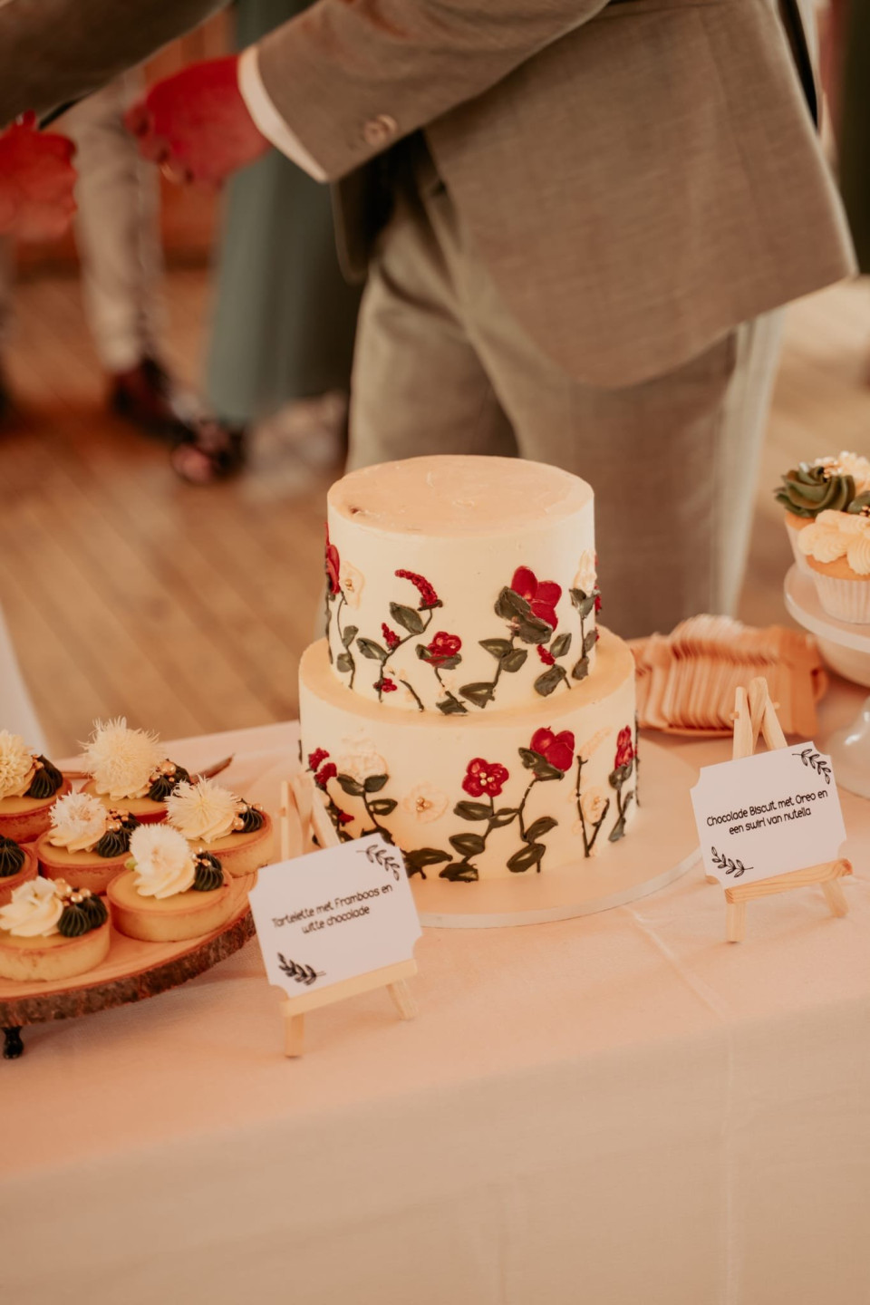 Bruidstaart van Cakes &amp; Sweetsdesigner Anne Pijs impressie 4